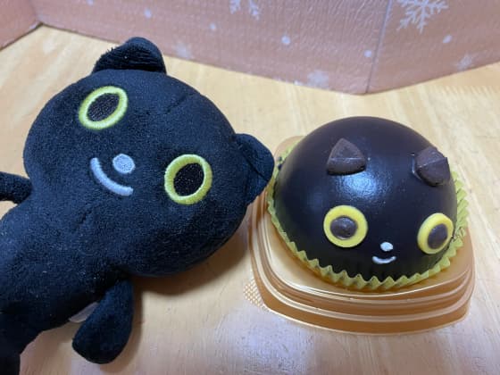 クロヤマさんとチョコケーキ.jpg